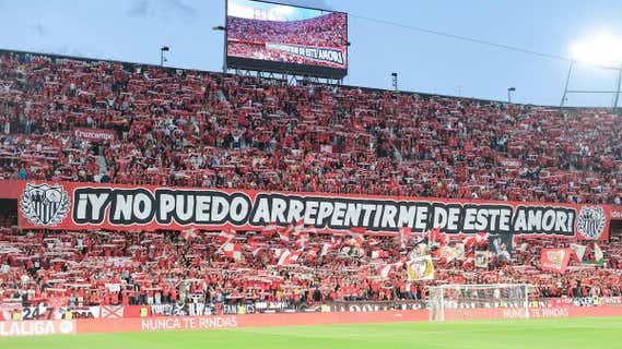 La afición del Sevilla ante Las Palmas./SFC
