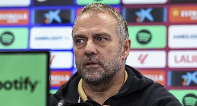Hansi Flick y la posible celebración del Barça en Cornellà: «Vi en la televisión lo que pasó que saltaron al campo; haremos lo que corresponda, pero con respeto…»