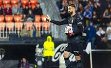 Las despedidas de Mestalla dejan pistas sobre el futuro de varios jugadores de la plantilla