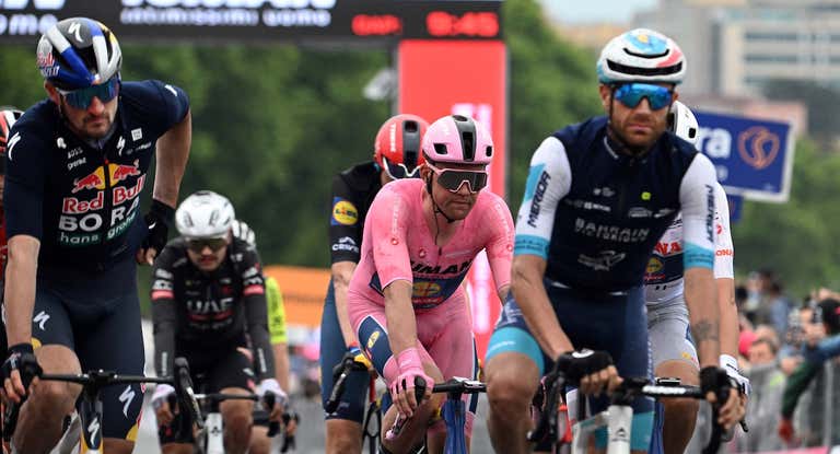 Mads Pedersen es la maglia rosa del Giro de Italia 2025.