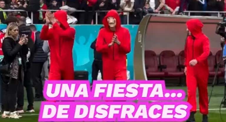 Los jugadores del FCSB rumano han despedido la temporada en su estadio con una fiesta de disfraces.