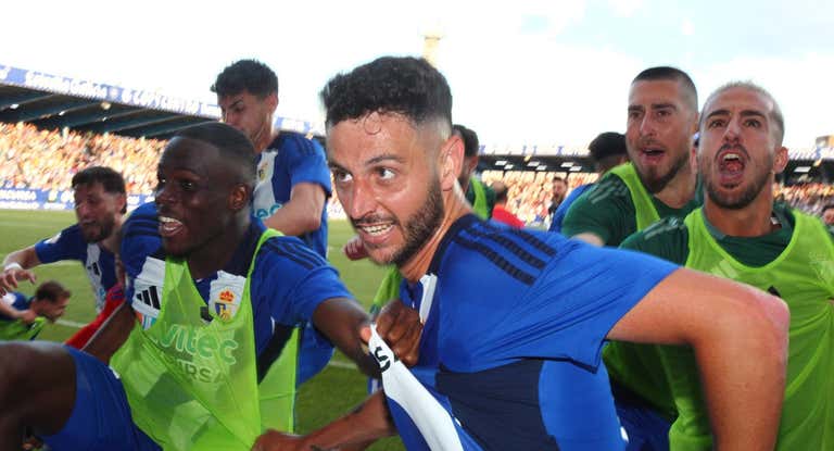 La Ponferradina celebra el triunfo.