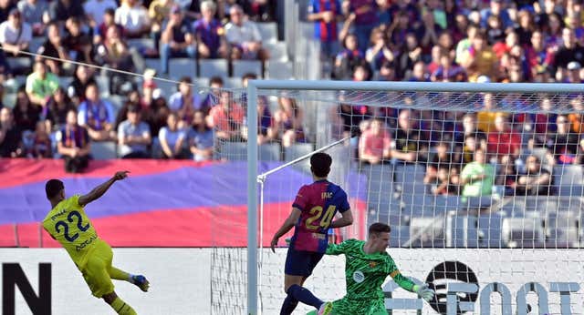 El Villarreal aprovecha la dulce resaca del Barça para clasificarse para la Champions