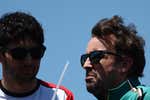 Fernando Alonso no se muerde la lengua después del fallo de estrategia del equipo...¡y se golpea en el caso!: «Soy el piloto con la peor suerte del mundo»