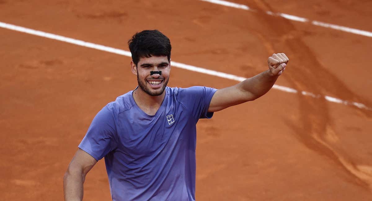 Carlos Alcaraz llega a Roland Garros tras vencer en Roma./REUTERS