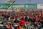El fútbol que se juega sin balón también vale en un playoff: la afición del Cacereño o no duerme o no anima