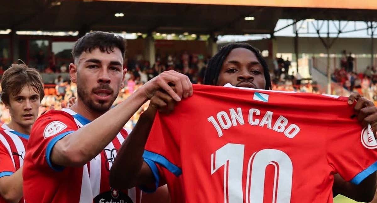 Los jugadores del CD Lugo le dedican un gol a su compañero Jon Cabo./@CDEPORTIVOLUGO