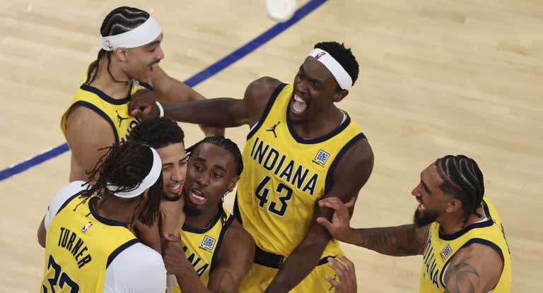 Los Indiana Pacers celebran la victoria ante los Knicks.