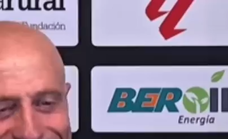 El Levante es equipo de Primera y Calero lo celebra junto a sus jugadores.