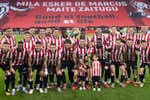 San Mamés despide dando las gracias a una leyenda que nunca quiso serla