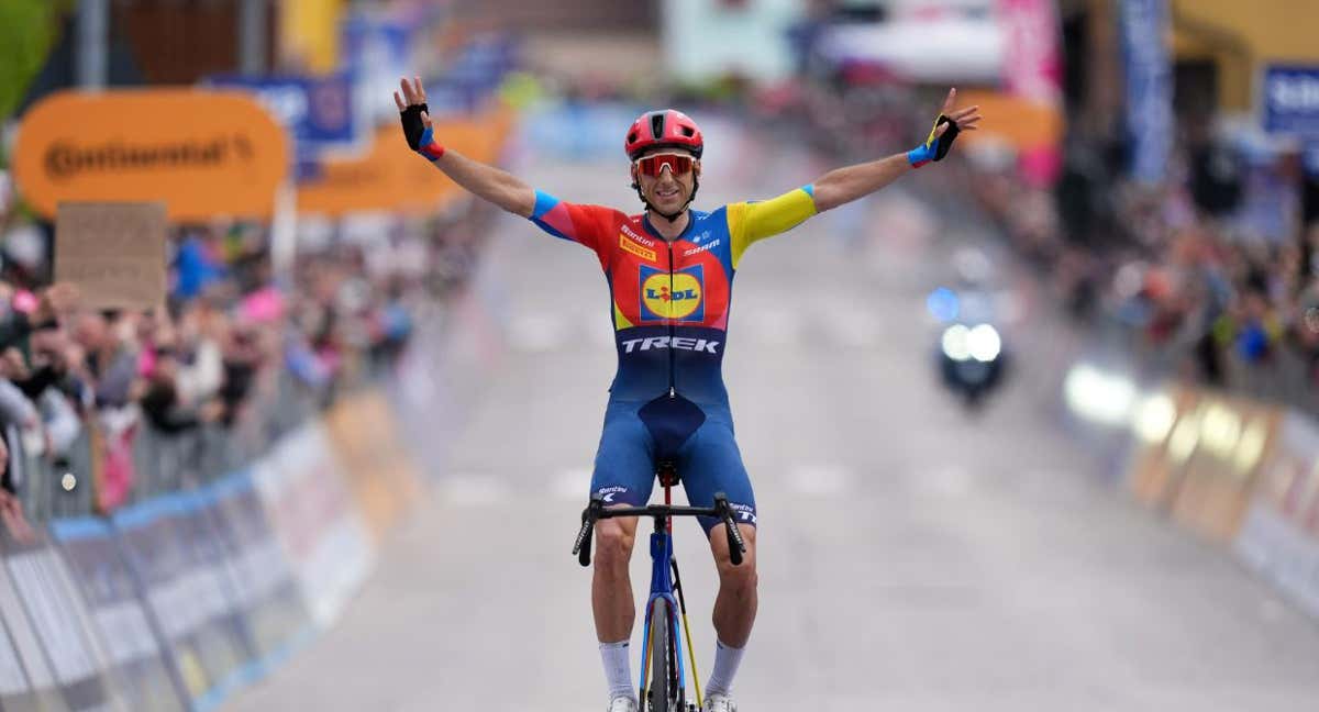 Carlos Verona celebra su victoria en el Giro./GIRO D'ITALIA