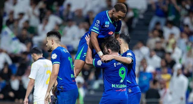 ¿Quién marca este gol de Al-Fateh ante Al-Nassr?