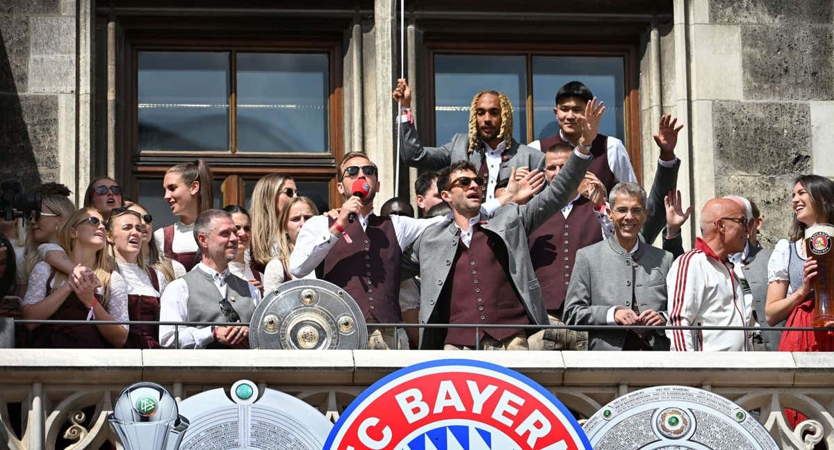 Los jugadores del Bayern, en la celebración de la Bundesliga en Munich. /AFP